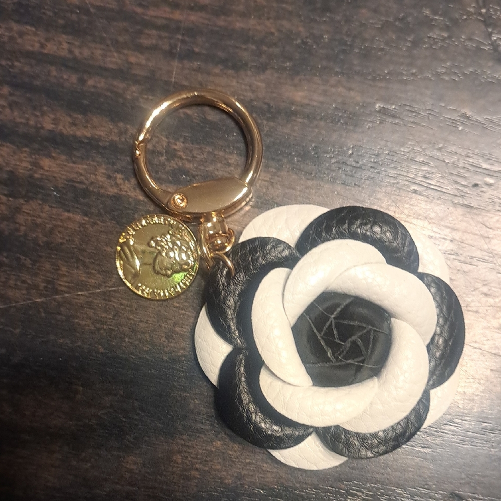 Black and White Flower Keychain